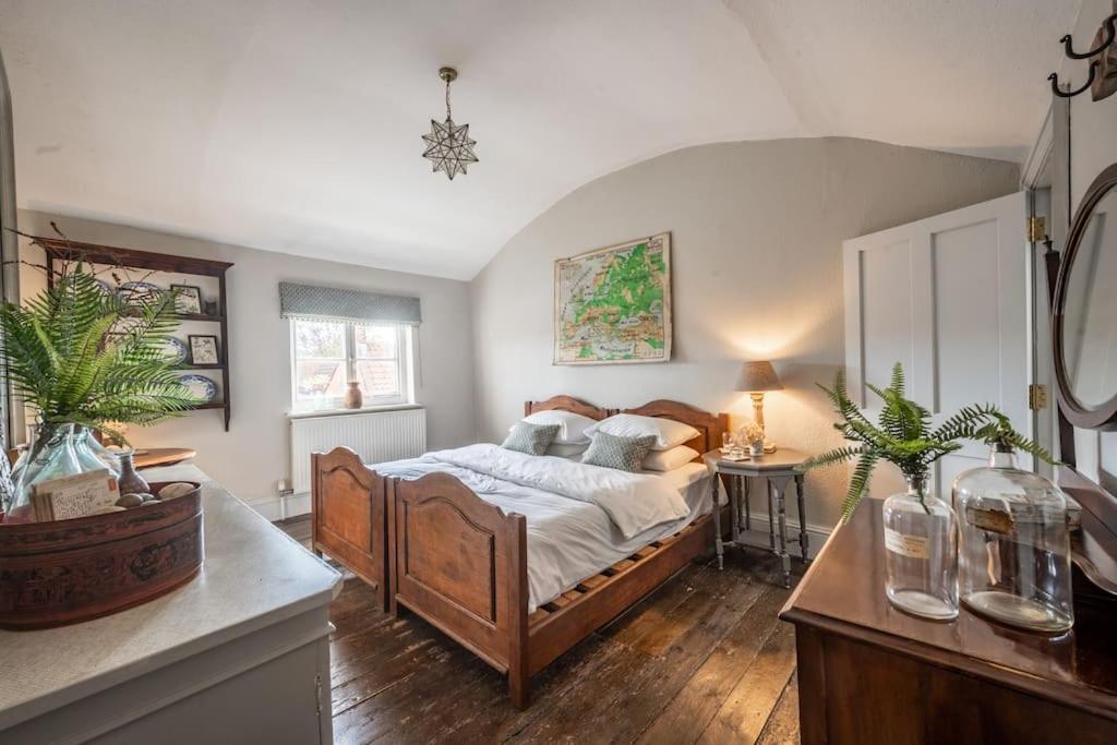 הולט Sarah'S - A Townhouse Apartment In Georgian Holt מראה חיצוני תמונה