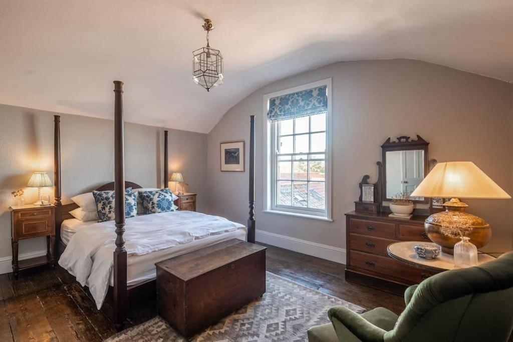 הולט Sarah'S - A Townhouse Apartment In Georgian Holt מראה חיצוני תמונה